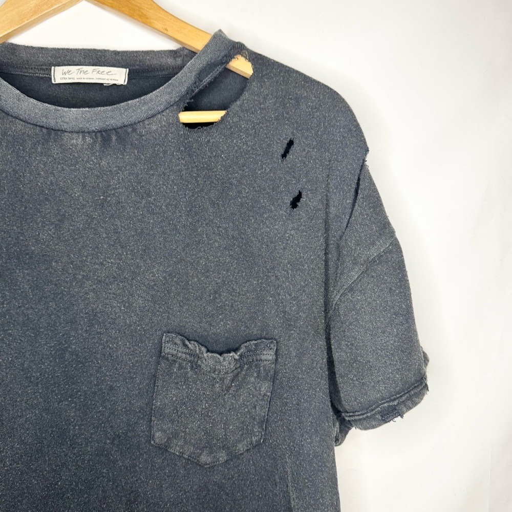 Free People We The Free Rubi Ripped Pocket
T-Shirt in Washed Black Size XS - Picture 3 of 9